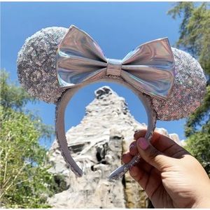 Authentic Walt Disney World Cinderella Magic Mirror Silver sequin Minnie ears